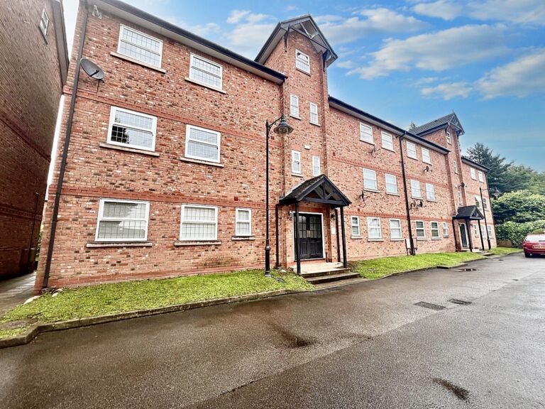 Chandlers Row, Worsley, M28