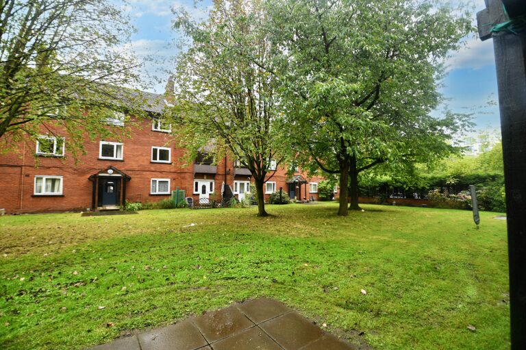 Canterbury Gardens, Squires Court, M5