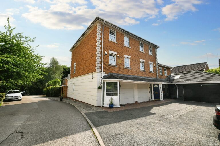 Chaplin Close, Salford, M6