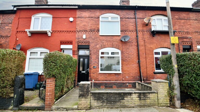 Lansdowne Road, Eccles, M30