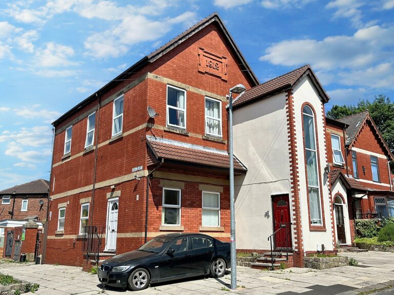 Hayfield Road, Oak Court, M6