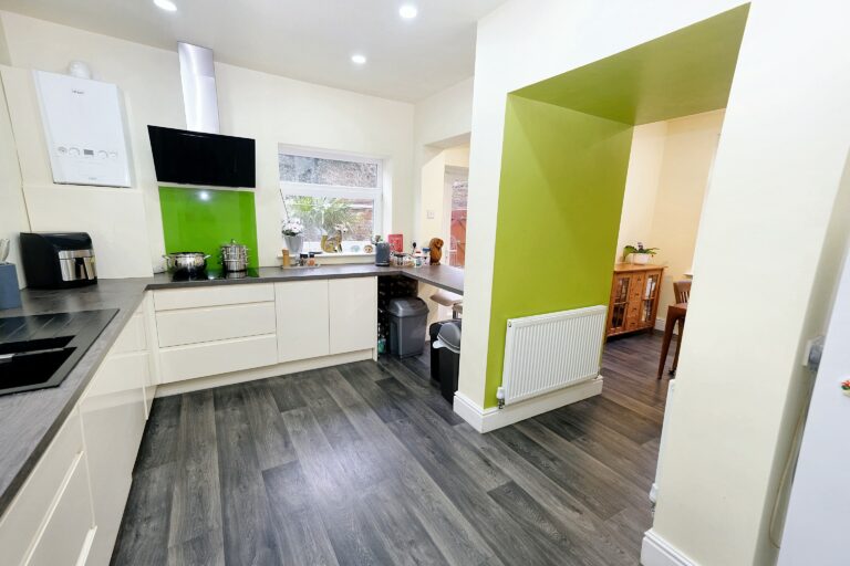 Barton Road, Eccles, M30