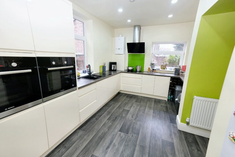 Barton Road, Eccles, M30