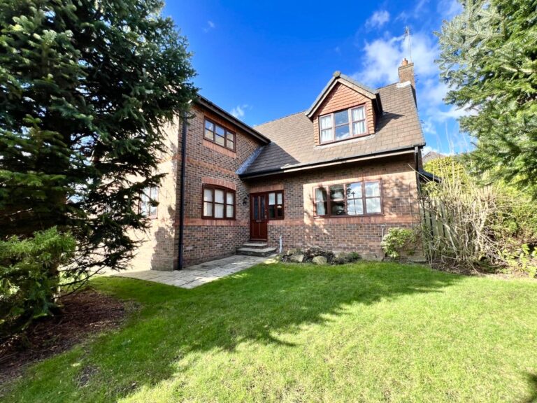 Poynt Chase, Worsley, M28