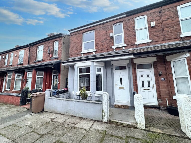 Darwell Avenue, Eccles, M30