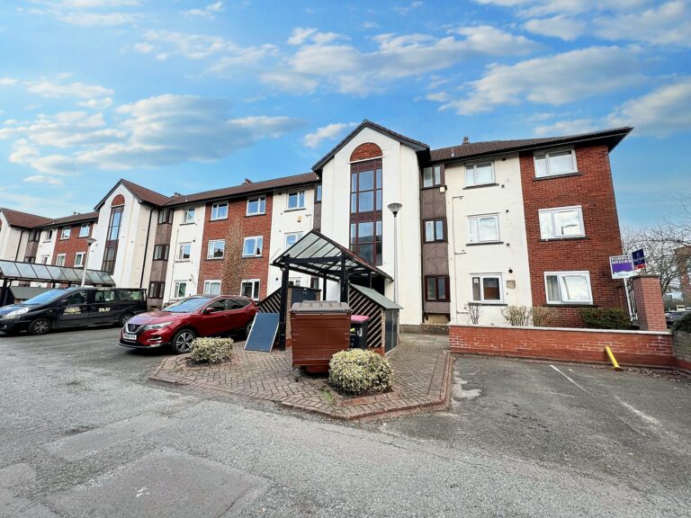 Canterbury Gardens, Squires Court, M5