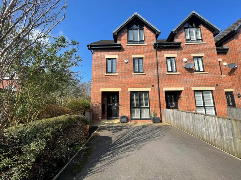 Clifton Road, Eccles, M30
