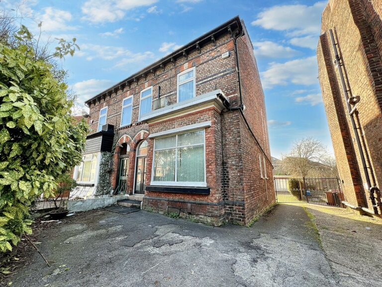Wellington Road, Eccles, M30