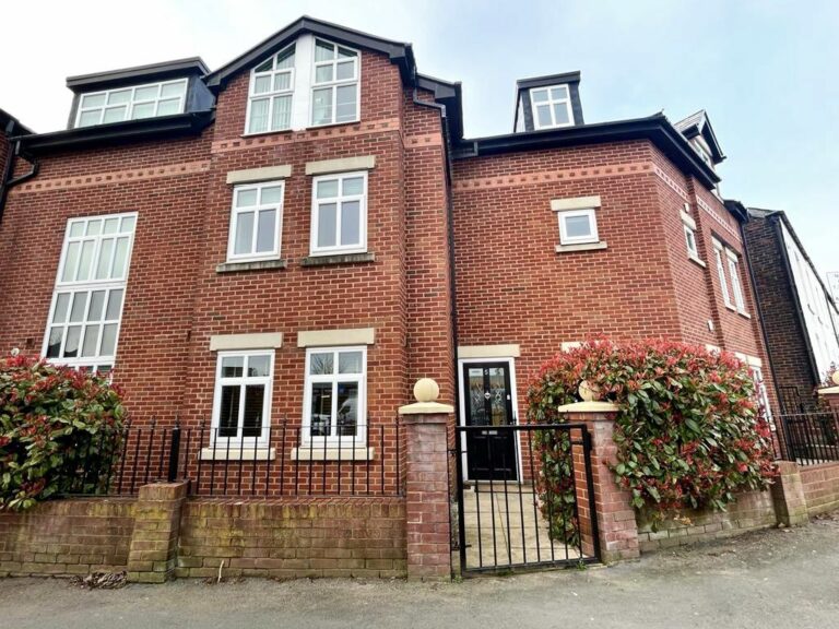 Worsley Road, Swinton, M27