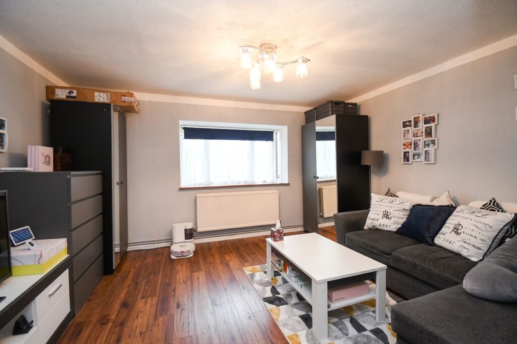 Canterbury Gardens, Squires Court, M5