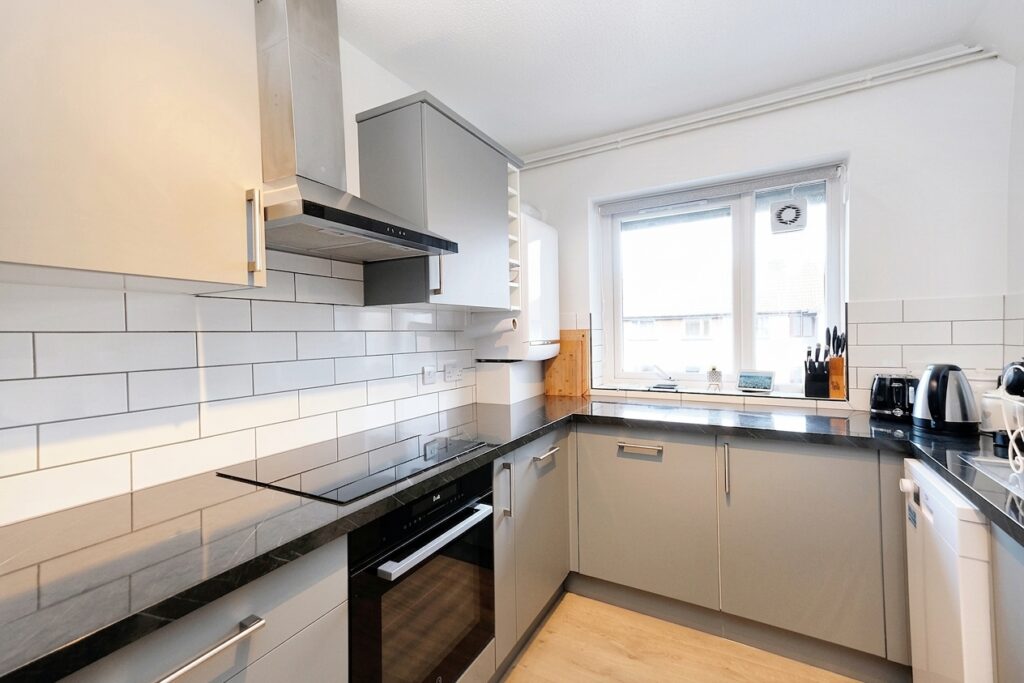 Canterbury Gardens, Squires Court, M5