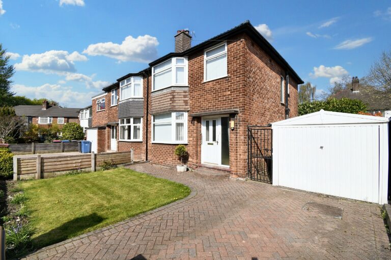 The Nook, Eccles, M30