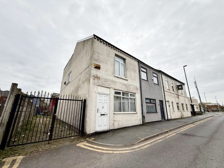 Station Road, Swinton, M27