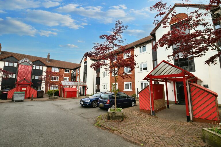 Canterbury Gardens, Friars Court Canterbury Gardens, M5