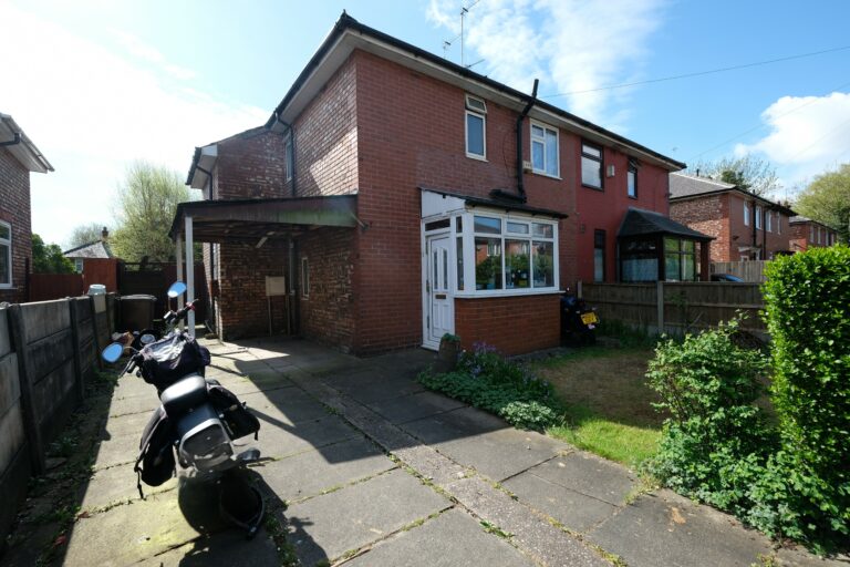 Maple Avenue, Eccles, M30