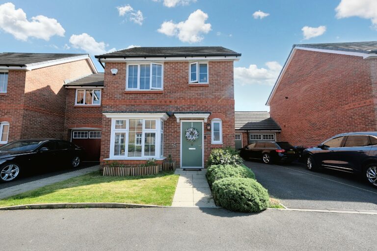 Aqueduct Way, Eccles, M30