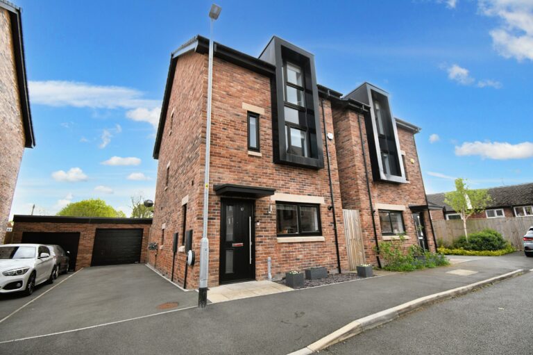 Crimson Gardens, Eccles, M30