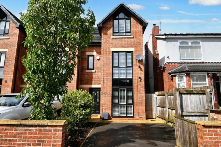 Clifton Road, Eccles, M30