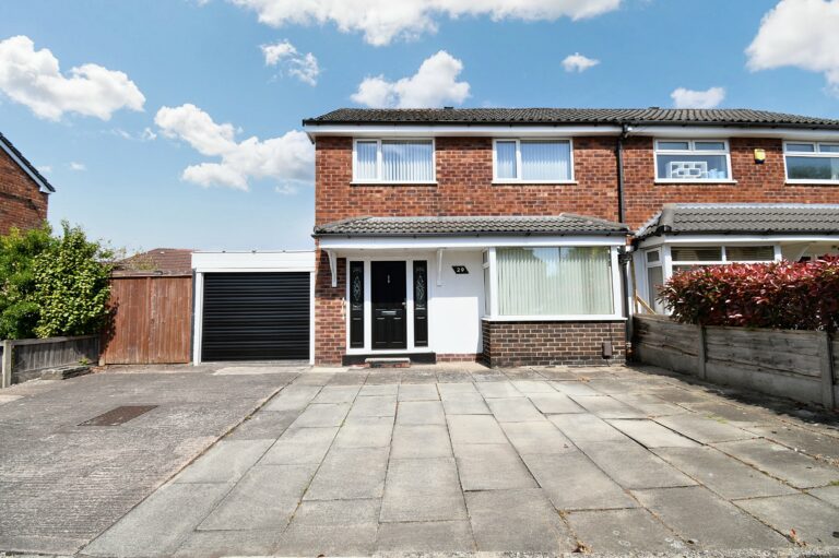 Gee Lane, Eccles, M30