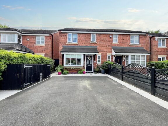 Chesterfield Close Image