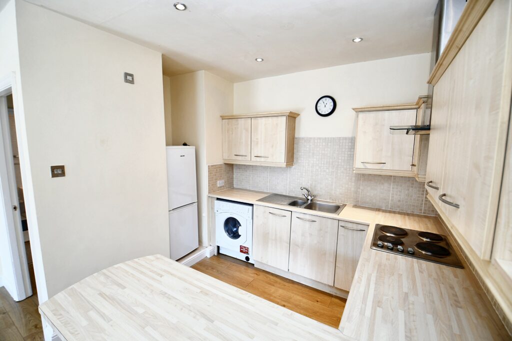 Hayfield Road, Oak Court, M6