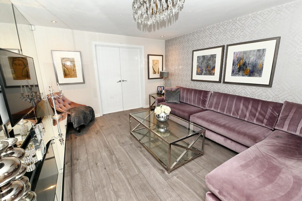 Virginia Drive, Swinton, M27