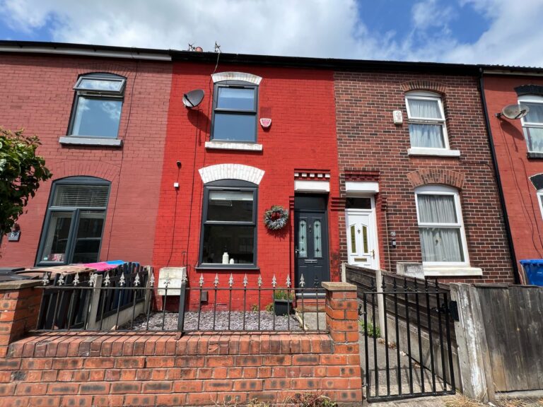 Lansdowne Road, Eccles, M30