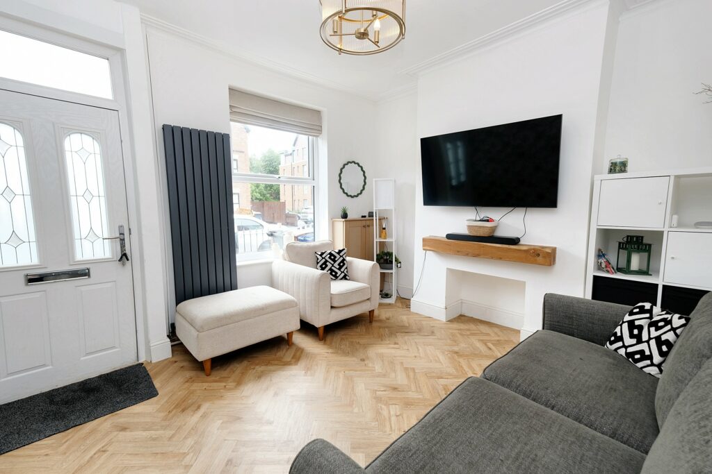 Lansdowne Road, Eccles, M30