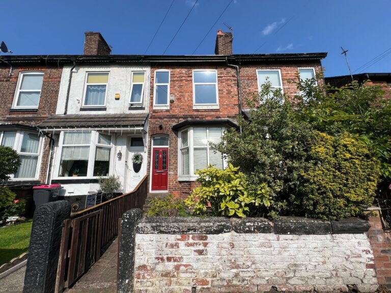 Pembroke Avenue, Eccles, M30