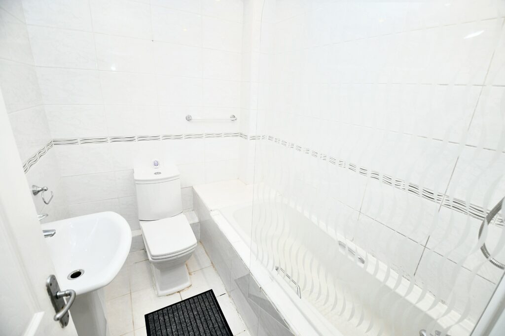 Hayfield Road, Oak Court, M6