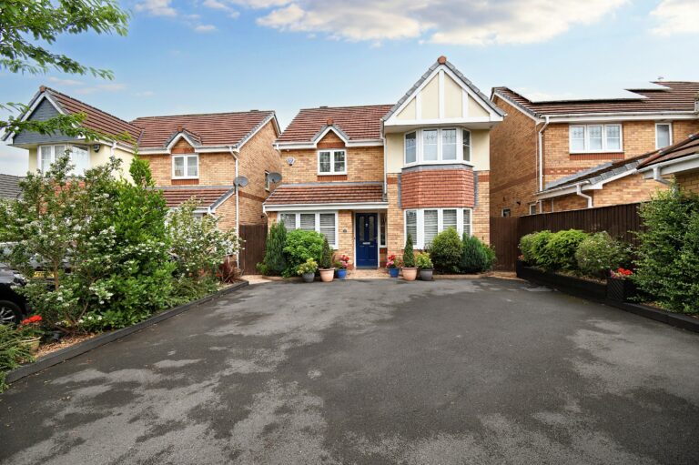 Howley Close, Irlam, M44