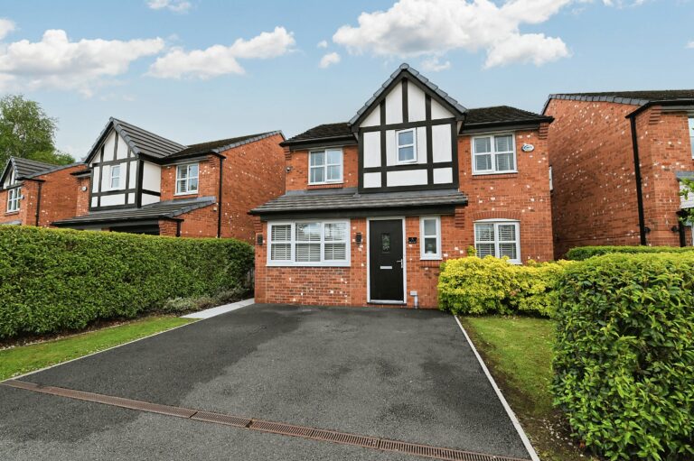 Virginia Drive, Swinton, M27