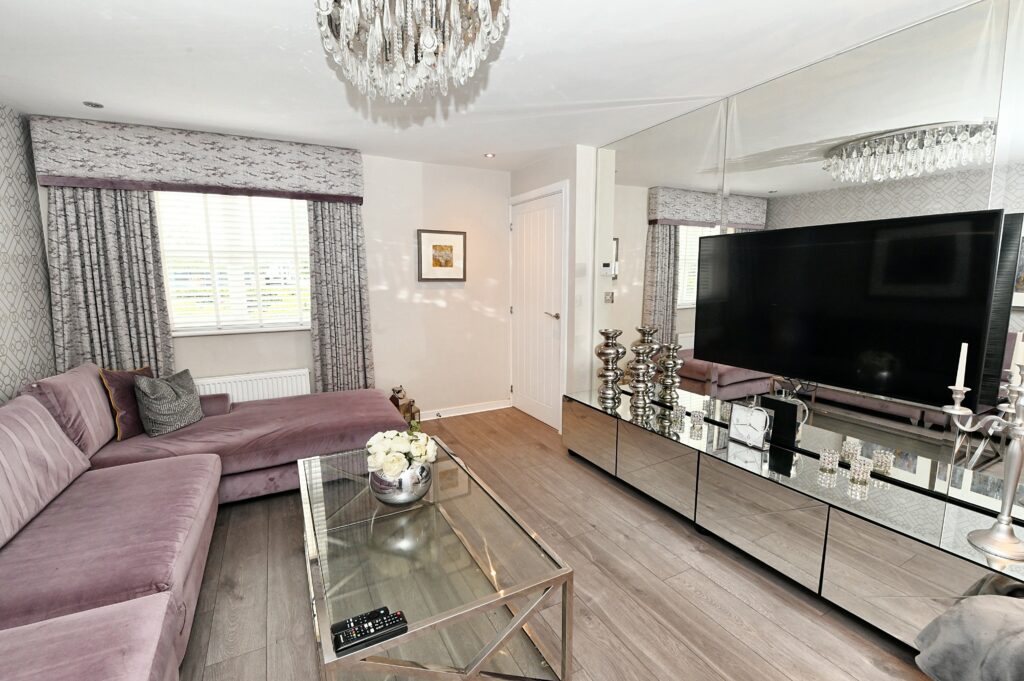 Virginia Drive, Swinton, M27