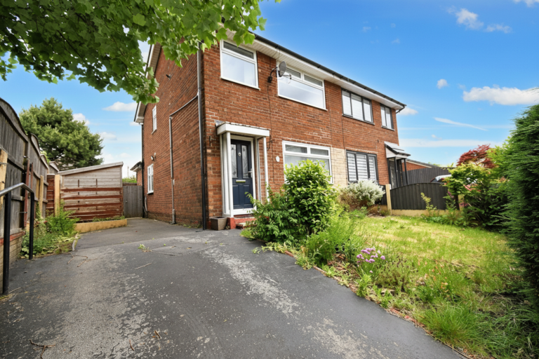 Pollitts Close, Eccles, M30
