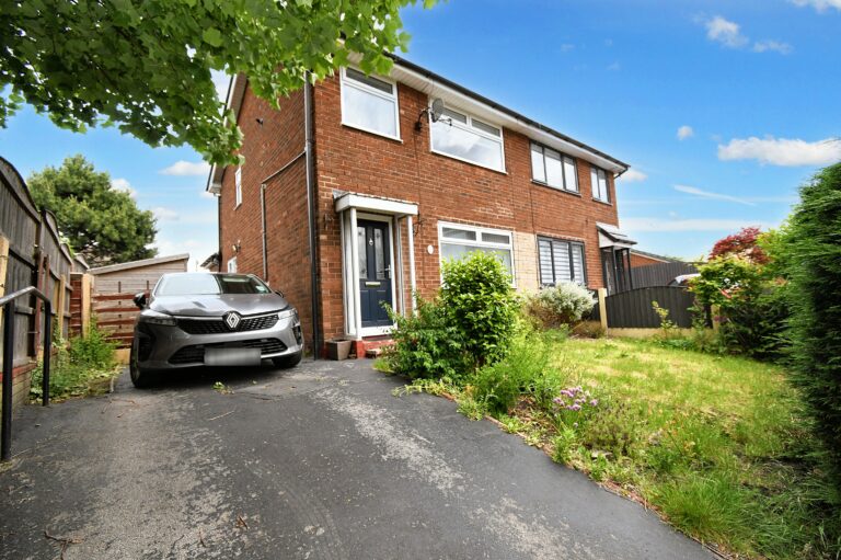 Pollitts Close, Eccles, M30
