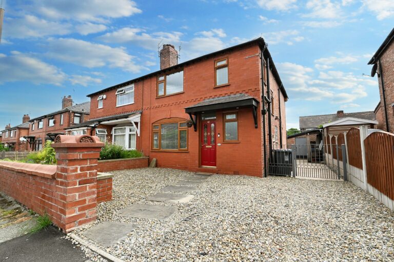 Danesway, Swinton, M27