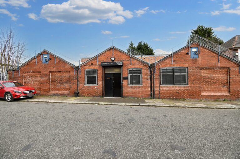 Bright Road, Eccles, M30