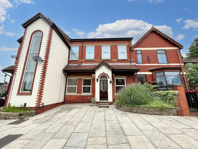 Hayfield Road, Oak Court, M6