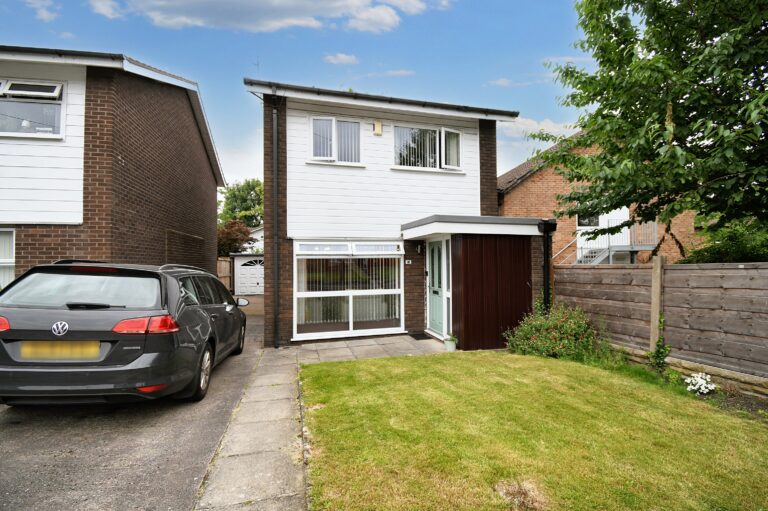 Preston Avenue, Eccles, M30