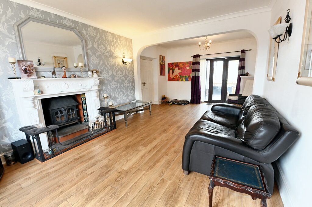 Manchester Road, Woolston, WA1