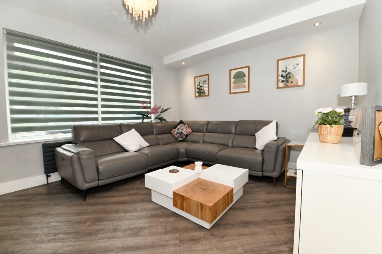 Manchester Road, Kearsley, BL4