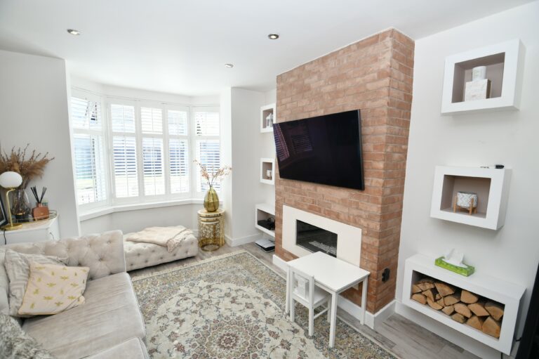 New Lane, Eccles, M30