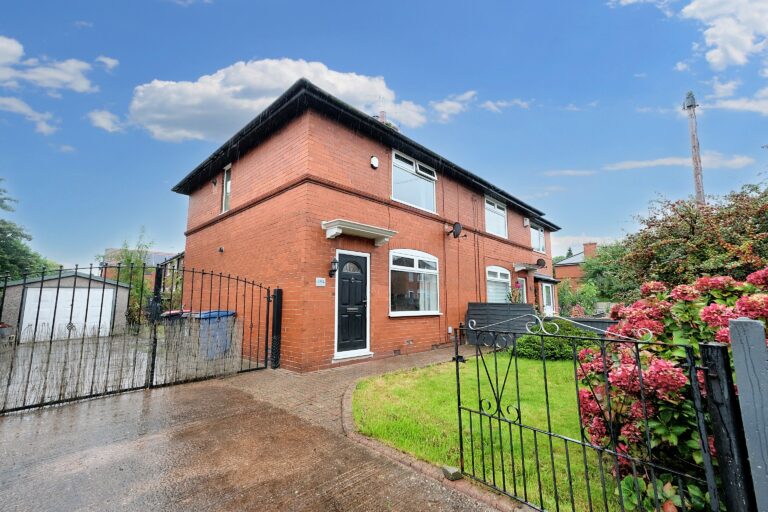 Peel Green Road, Eccles, M30