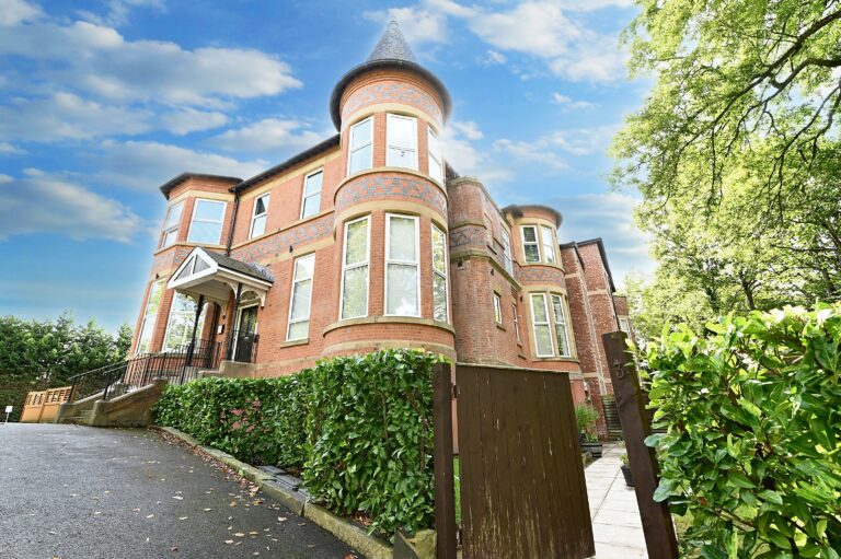 Manchester Road, Swinton, M27