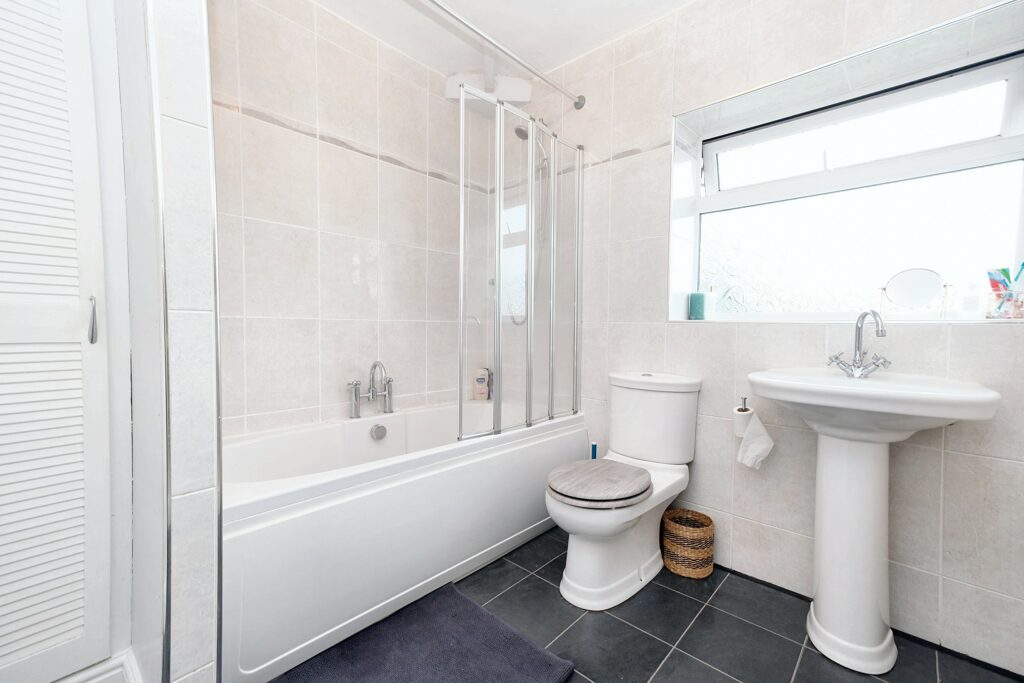 Peel Green Road, Eccles, M30