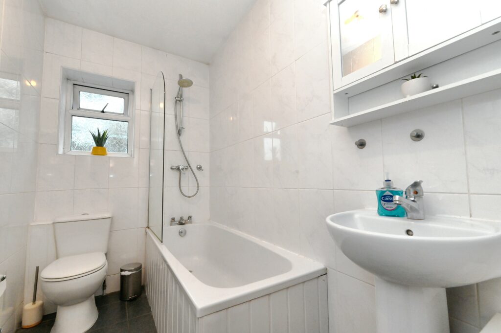 Manchester Road, Swinton, M27