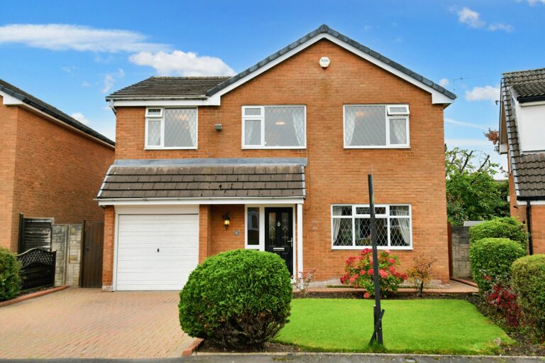 Riding Close, Tyldesley, M29