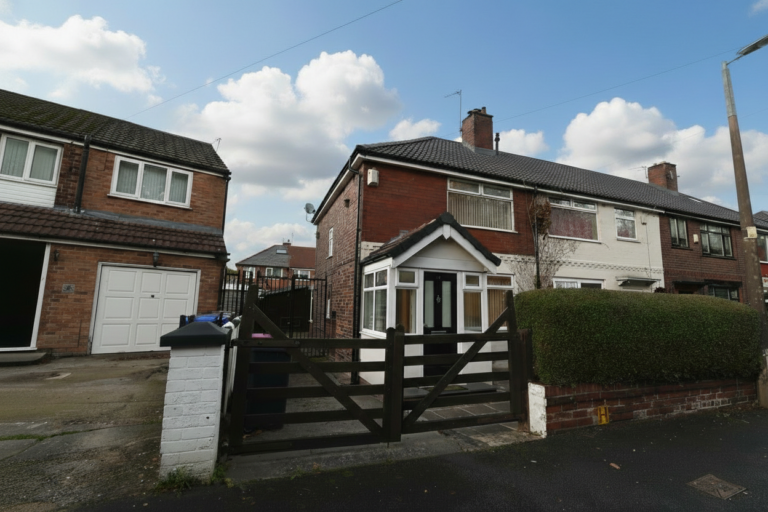 Dell Avenue, Swinton, M27
