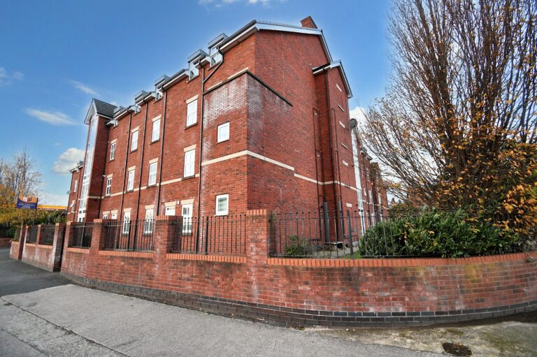 Wellington Road, Eccles, M30