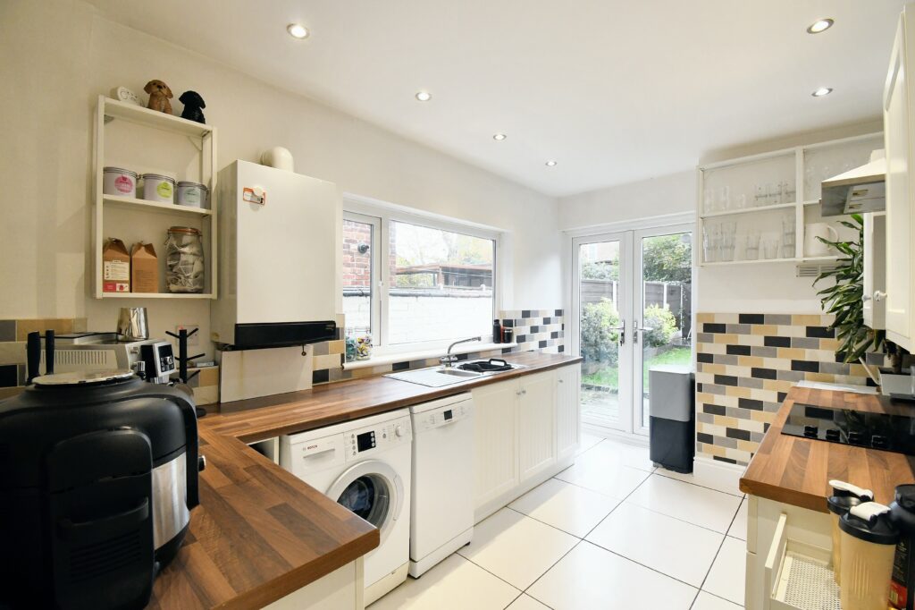 Clifton Avenue, Eccles, M30